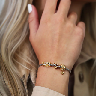 Forgyldt charm 4 mm.