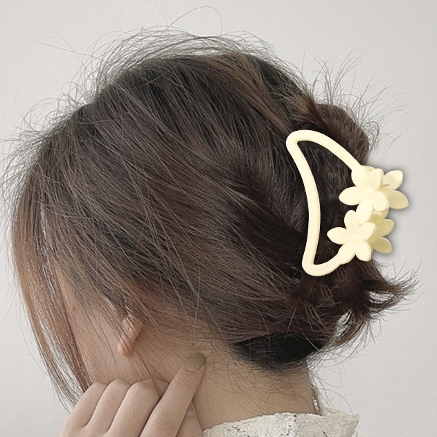 Hårklemme med blomster lyseblå