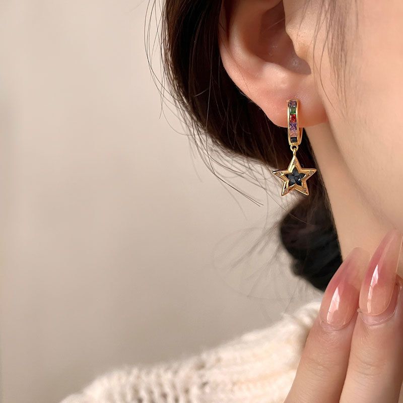 Donnatella øreringe forgyldt med stjerne og rainbow sten