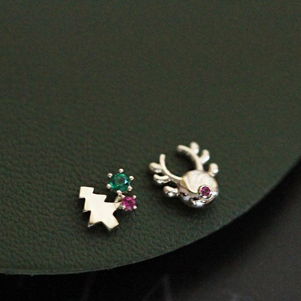 Donnatella øreringe forgyldt med juletræ og elg