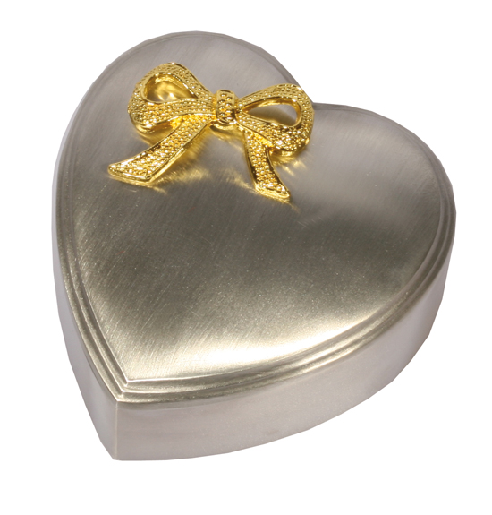 Fortinnet smykkeskrin m. forgyldt sløjfe 8X8cm